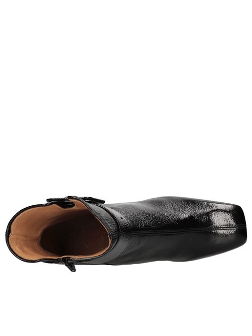 Shiny leather ankle boots model Kemi Salou CHIE MIHARA | KEMI SALOUNERO